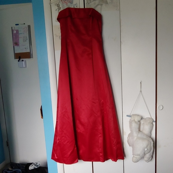 Red prom dress - Picture 2 of 4